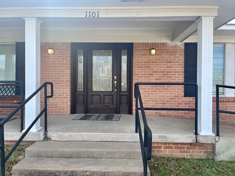 More Photos Of 1101 S Main St, Lindale Medical For Sale