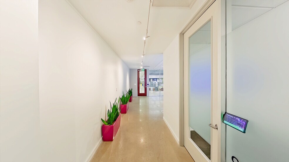 More Photos Of 504 Lavaca St, Austin Office For Lease
