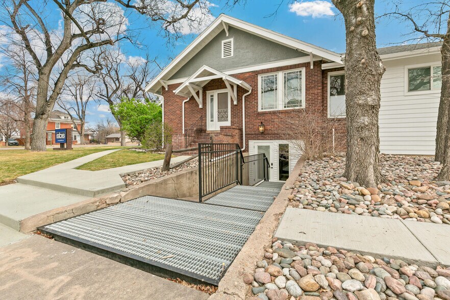 More Photos Of 1890 W Littleton Blvd, Littleton Office For Sale