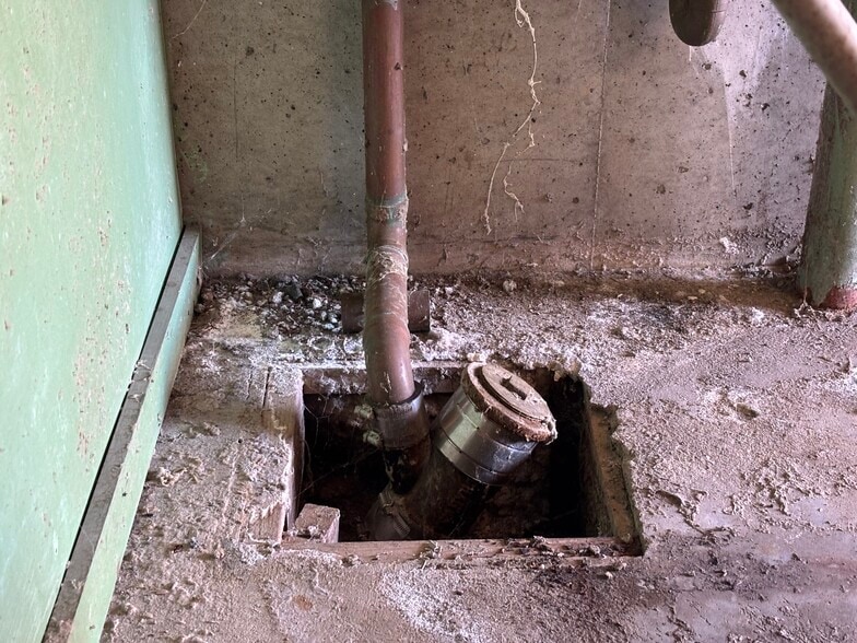 More Photos Of 82 Railroad St, Great Barrington Flex For Sale