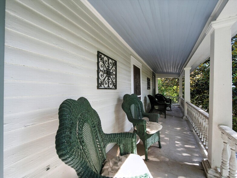 More Photos Of 221 N Main St, Clover Hospitality For Sale