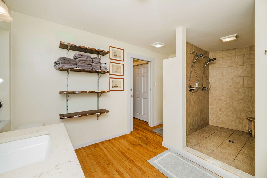 More Photos Of 1019 Main Rd, Tiverton Storefront For Sale