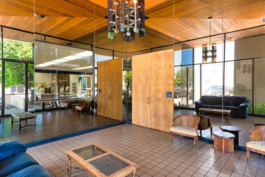 More Photos Of 6400 Variel Ave, Woodland Hills Manufacturing For Lease