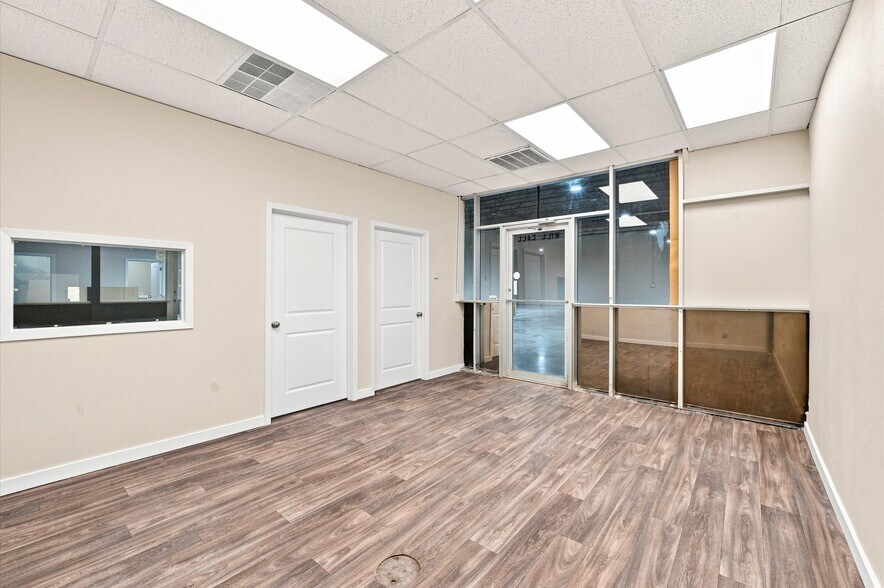 More Photos Of 1440 Cedar Post Ln, Houston Warehouse For Sale