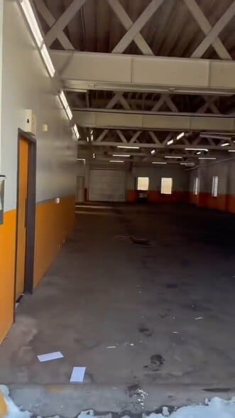 Primary Photo Of 3412 S Cedar Ave, Minneapolis Auto Repair For Lease