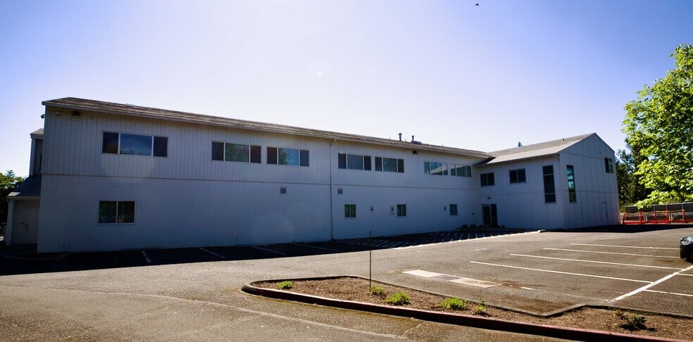 More Photos Of 1017 SW Berg Pky, Canby Manufacturing For Sale