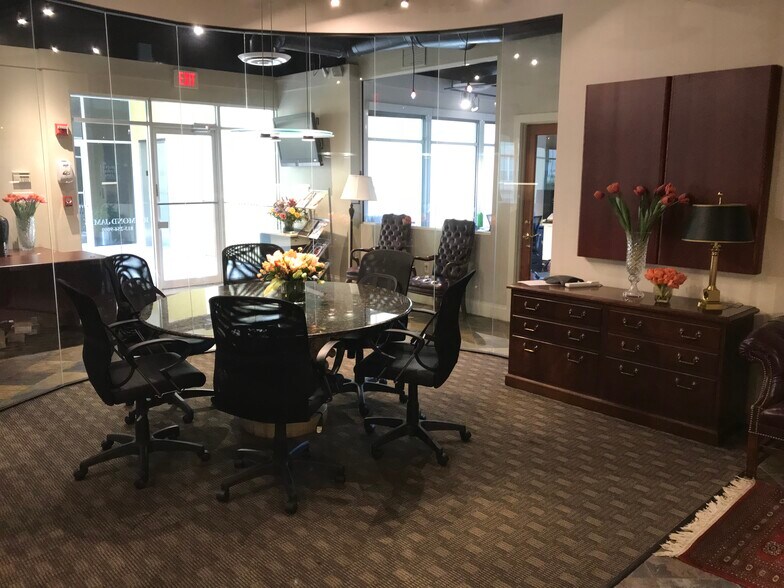 More Photos Of 711 S Howard Ave, Tampa Coworking Space