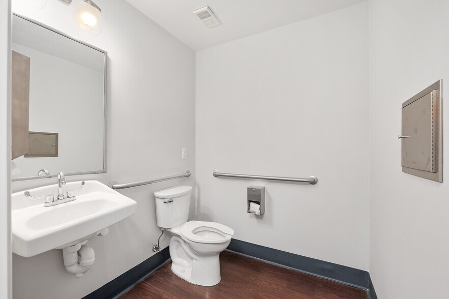 More Photos Of 1014 NW 57th St, Gainesville Medical For Sale