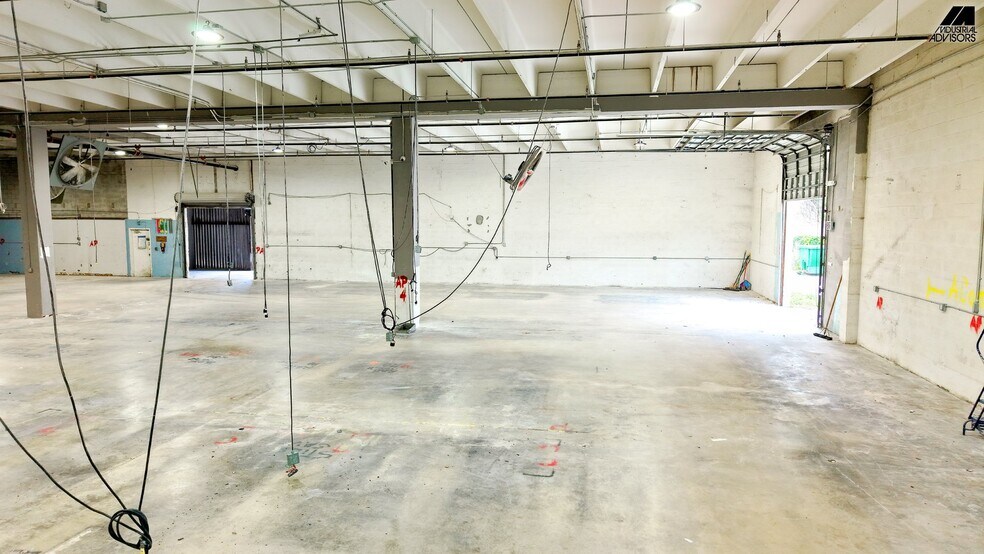 More Photos Of 16350 NW 48th Ave, Miami Warehouse For Lease