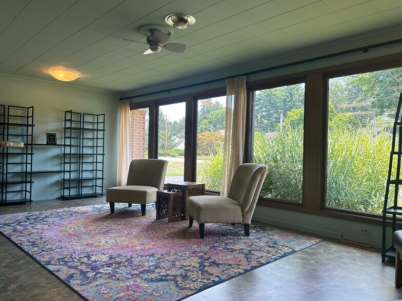 More Photos Of 1320 Granville Rd, Newark Medical For Sale