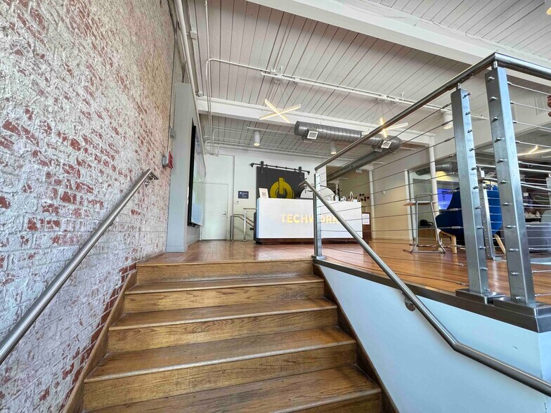More Photos Of 52-53 Ervin St, Belmont Office For Lease