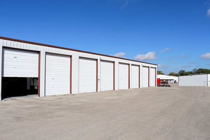 More Photos Of 18975 Marbach Ln, San Antonio Unknown For Lease