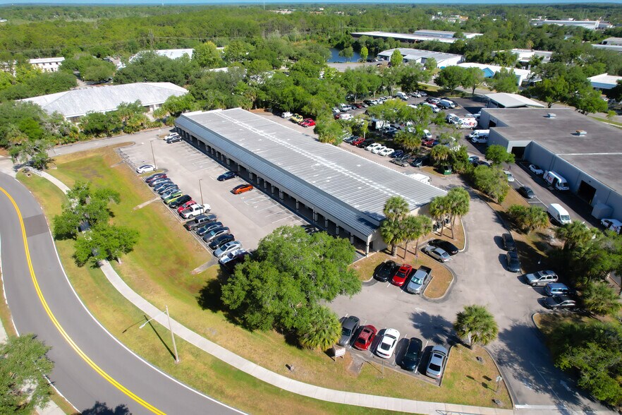 More Photos Of 976 Florida Central Pky, Longwood Light Distribution For Lease