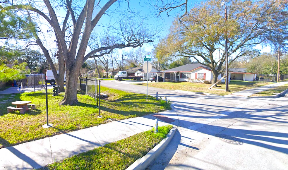 More Photos Of 9904 Clark Rd, Houston Land For Sale
