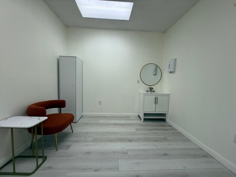 More Photos Of 9889 Bellaire Blvd, Houston General Retail For Sale