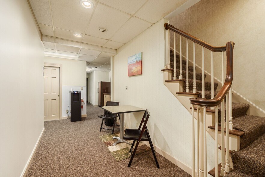 More Photos Of 261 W Johnstown Rd, Columbus Coworking Space