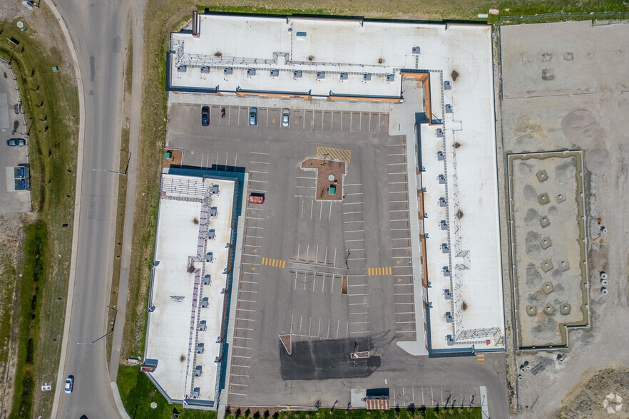 More Photos Of 4058 109 Ave NE, Calgary Storefront For Lease