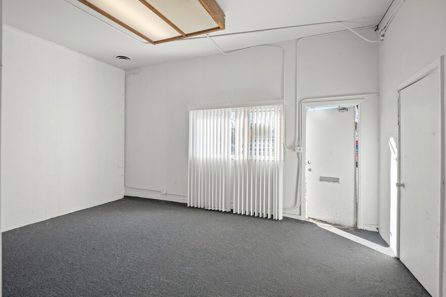 More Photos Of 730 Central Ave, Mountain View Auto Repair For Sale