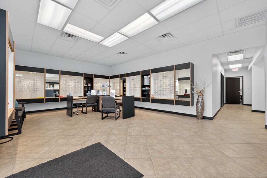 More Photos Of 2718-2720 N Main St, Liberty Storefront Retail Office For Sale