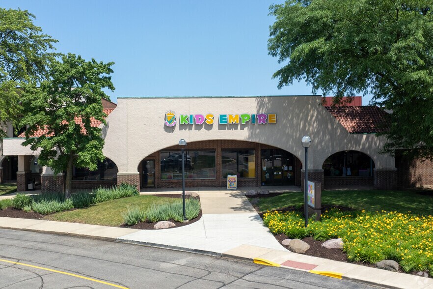 More Photos Of 405-493 Lake Cook Rd, Deerfield Storefront For Lease