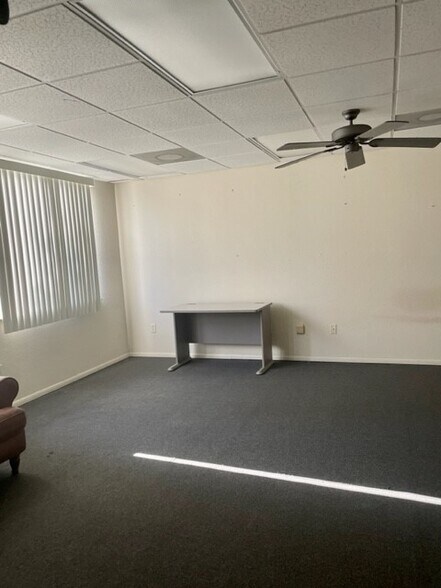 More Photos Of 5405 Taylor Rd, Naples Showroom For Sale