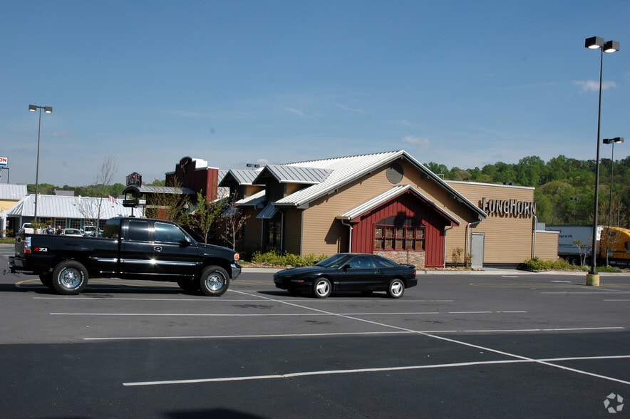 More Photos Of 1347 W Walnut Ave, Dalton General Retail For Lease