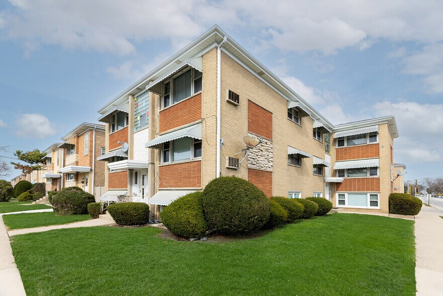 More Photos Of 4401 N Newcastle Ave, Harwood Heights Apartments For Sale