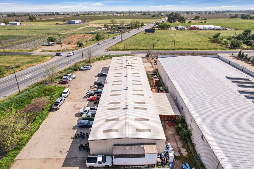 More Photos Of 12811 E Brandt Rd, Lockeford Warehouse For Sale