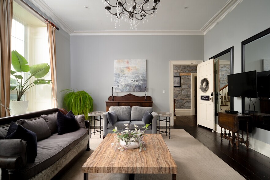 More Photos Of 8 Starr Pl, Kingston Hospitality For Sale