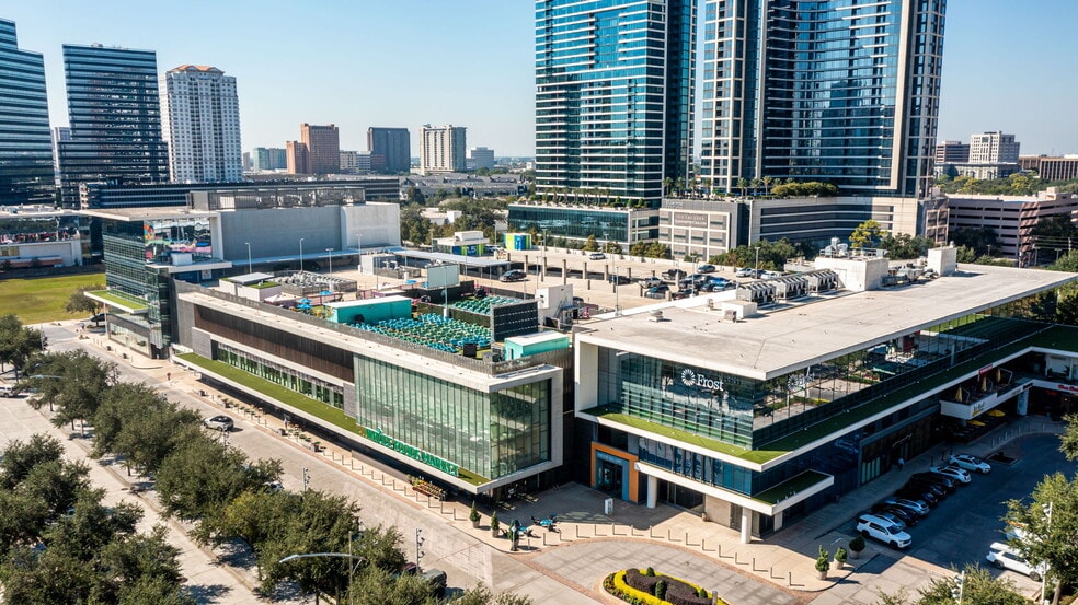 More Photos Of 1700 Post Oak Blvd, Houston General Retail For Lease