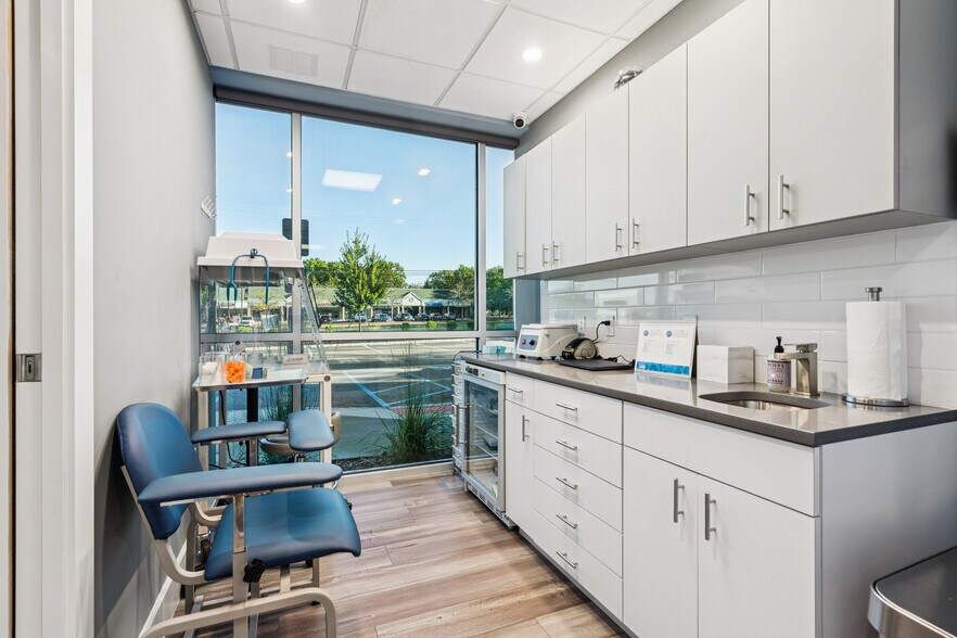 More Photos Of 55 Willow Ln, Marlboro Medical For Lease