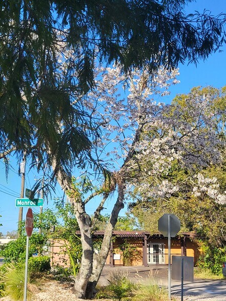 More Photos Of 2125 Victoria Ave, Fort Myers Office For Sale