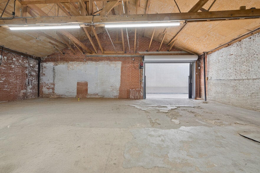 More Photos Of 1140 S Hope St, Los Angeles Showroom For Lease