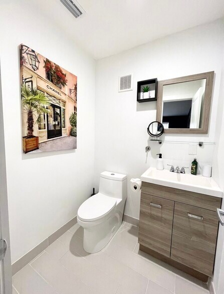 More Photos Of 2638 Lake Dr, Riviera Beach Apartments For Sale