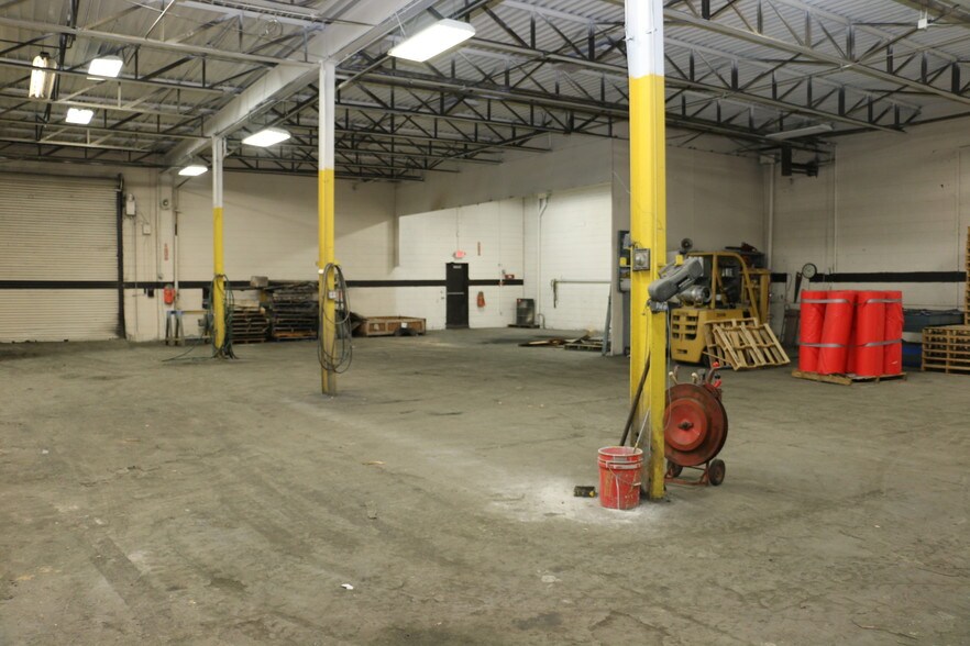 More Photos Of 28530 Reynolds St, Inkster Manufacturing For Sale