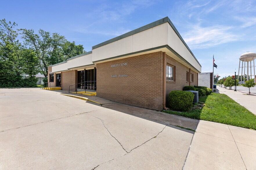 More Photos Of 202 S 9th St, Humboldt General Retail For Sale