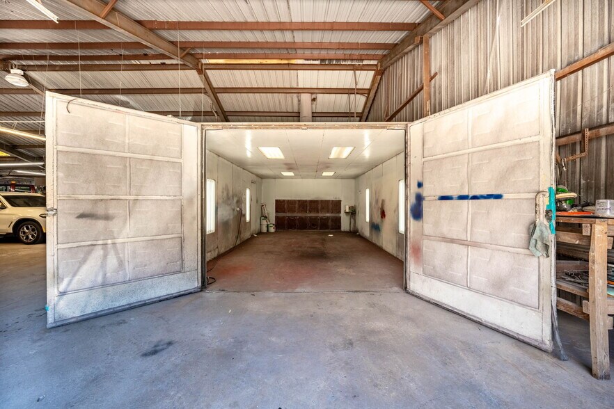 More Photos Of 4001 W St, Pensacola Distribution For Sale