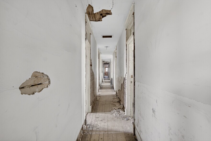 More Photos Of 104-110 S Hill Ave, South Hl, South Hill Office Residential For Sale