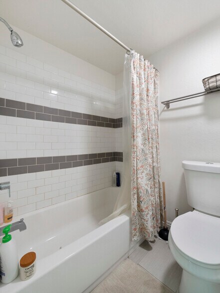 More Photos Of 311-313 E Pine St, Santa Ana Apartments For Sale