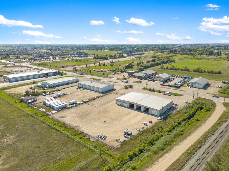 More Photos Of 4807 40 Av, Lloydminster Warehouse For Lease
