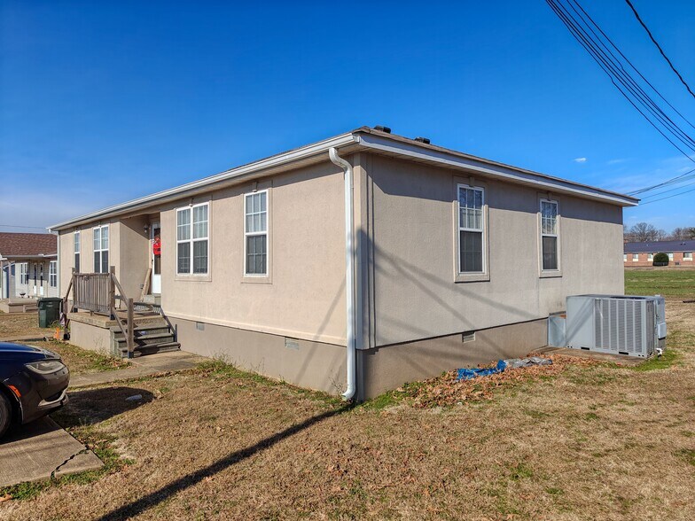 More Photos Of 2401 Viking Dr, Humboldt Apartments For Sale