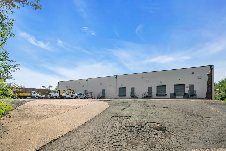 More Photos Of 5731 General Washington Dr, Alexandria Distribution For Sale
