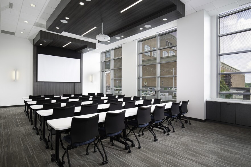 More Photos Of 171 17th St Nw, Atlanta Office For Lease