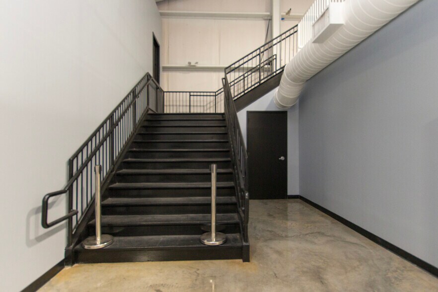 More Photos Of 1435 Paramount Dr, Huntsville Freestanding For Sale