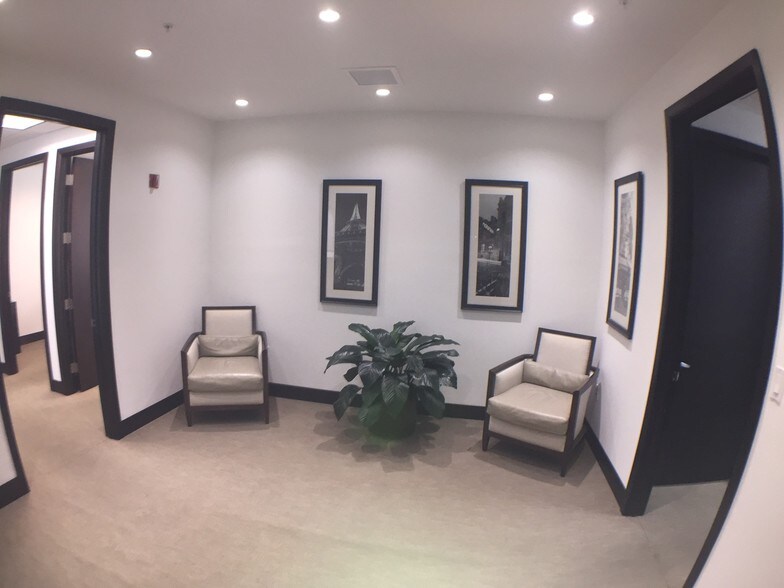 More Photos Of 1110 Brickell Ave, Miami Office For Sale