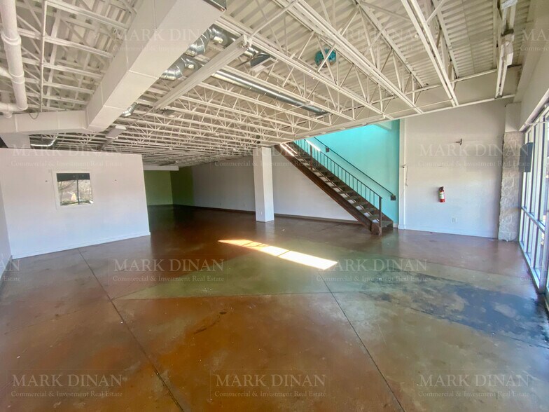 More Photos Of 3186 Pelham Pky, Pelham General Retail For Lease