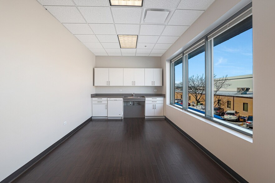 More Photos Of 2134-2140 S Wolf Rd, Des Plaines Office For Lease