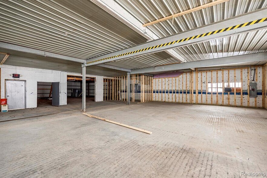 More Photos Of 1428 Imlay City Rd, Lapeer Storefront Retail Office For Sale