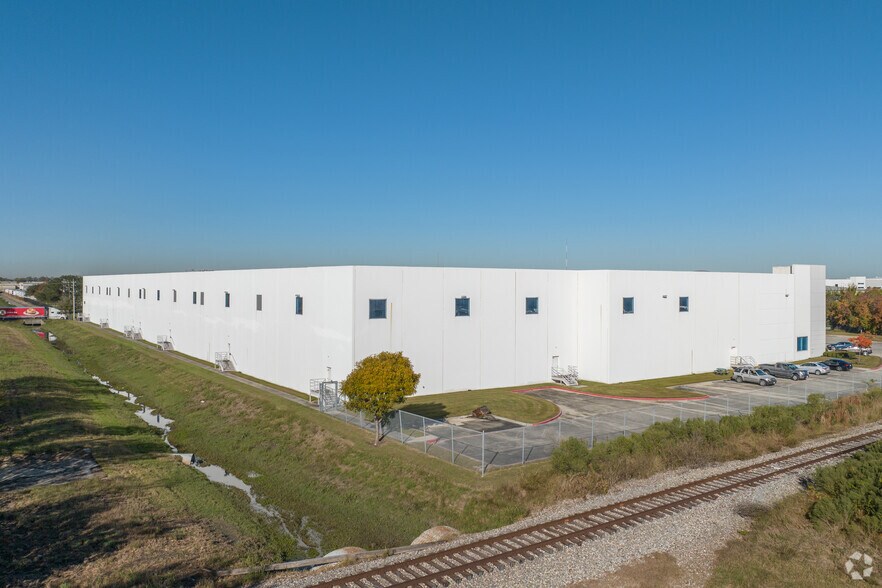 More Photos Of 531 Portwall St, Houston Distribution For Lease