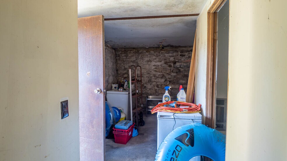 More Photos Of 385 Main St, Mammoth Spring General Retail For Sale